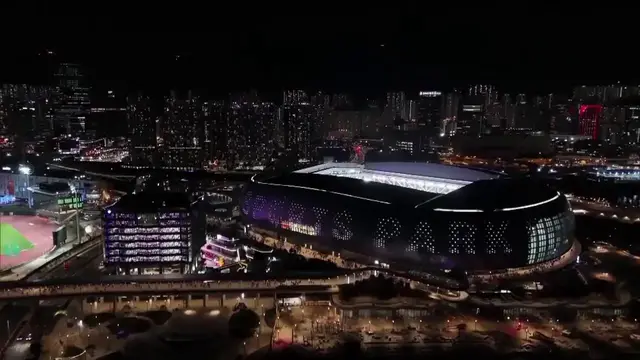 Video thumbnail for China: Hong Kong draws 1.6M visitors during National Day holiday.