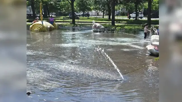 Video thumbnail for Marine Park splash pad turns into ‘makeshift pool’ due to clogged drain, as residents demand city action
