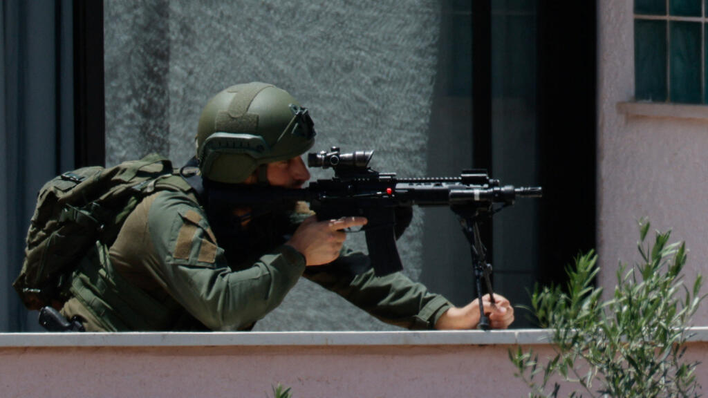 Video thumbnail for Israel orders new evacuations in Lebanon and pushes further north
