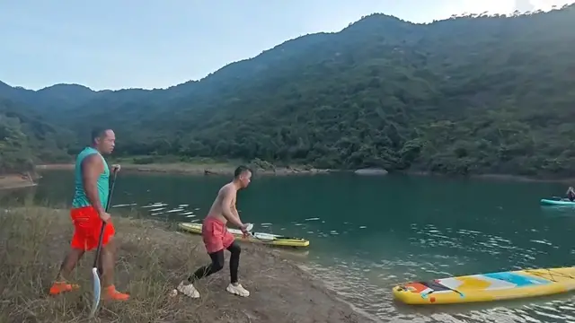 Video thumbnail for Paddleboard Race Ends with a Splash in Guangdong!