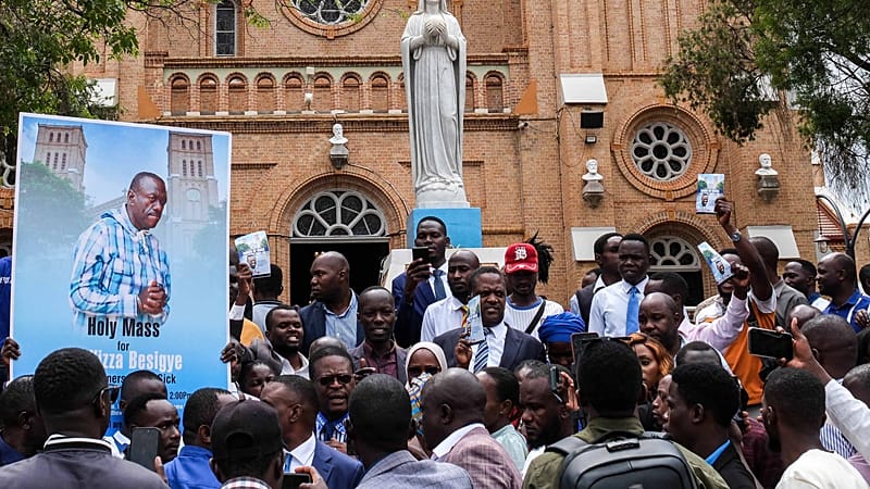 Video thumbnail for Uganda: Worries grow over Kizza Besigye's health