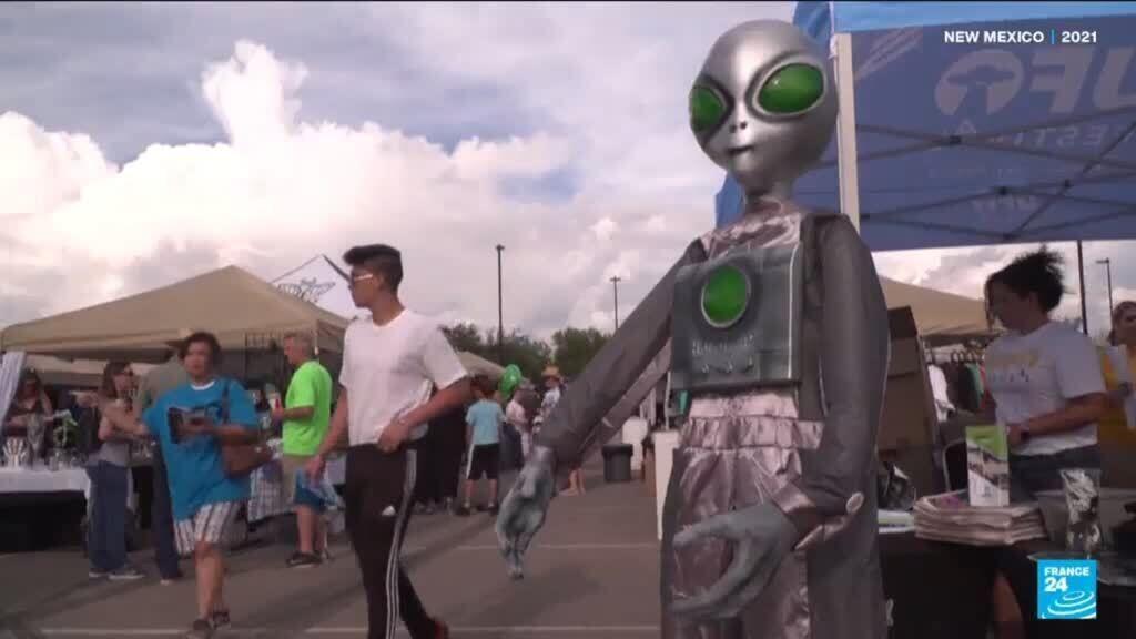 Video thumbnail for X files? Trump says he's ordering release of data on UFOs and aliens