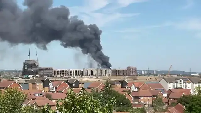 Video thumbnail for UK: Huge Plume of Black Smoke Rises Over Barking After Fire Breaks Out.