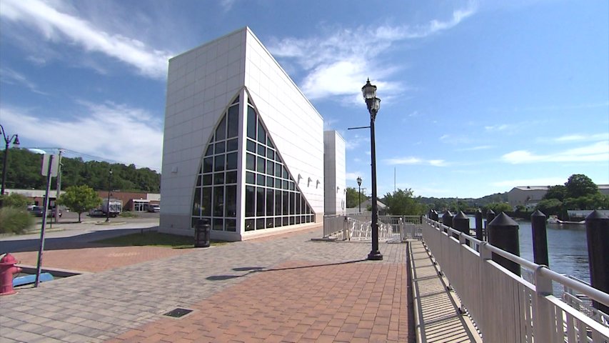 Video thumbnail for Glen Cove to let NYC Water Taxi use ferry terminal in case of LIRR strike
