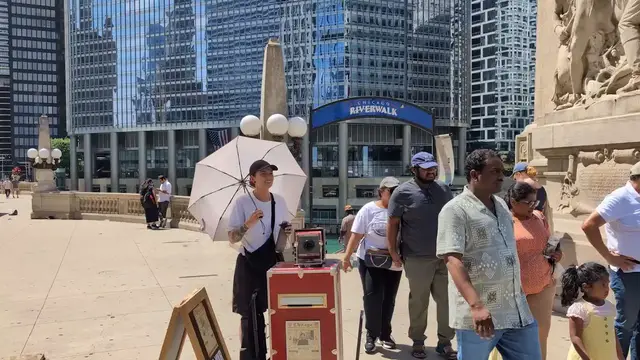 Video thumbnail for US: Extreme heat and high humidity disrupted daily life in Chicago.