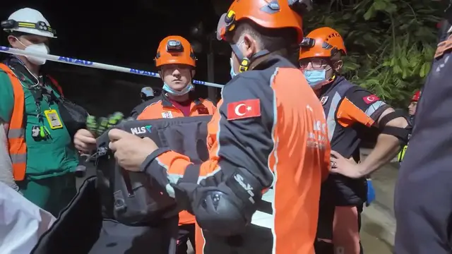 Video thumbnail for Venezuela: Turkish through-the-wall radar saves people's lives in Venezuela from quake debris.