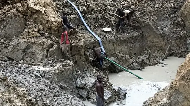 Video thumbnail for Death toll rises above 100 in Central African Republic mine collapse