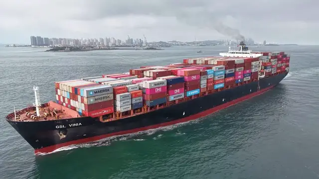 Video thumbnail for China: Jiaozhou Bay Waterway Containers Transportation 2.