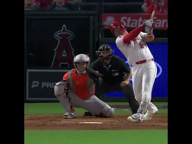 'Video thumbnail for Mike Trout CRUSHES Back-To-Back Home Runs!'