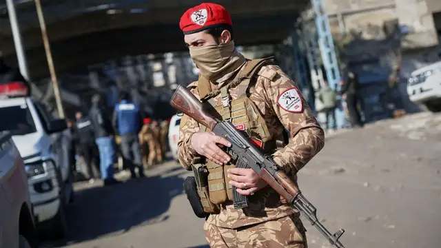 Video thumbnail for Syrian army conduct security sweeps in Aleppo to neutralise explosives left behind by SDF