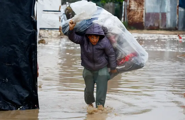 Video thumbnail for Doctors fear ‘swamp fever’ spreading in flood-hit Gaza