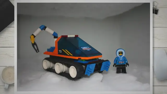 Video thumbnail for What Adaptations Do Polar Bears Have? Surviving the Arctic