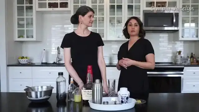 'Video thumbnail for How to Make a John Collins Cocktail'