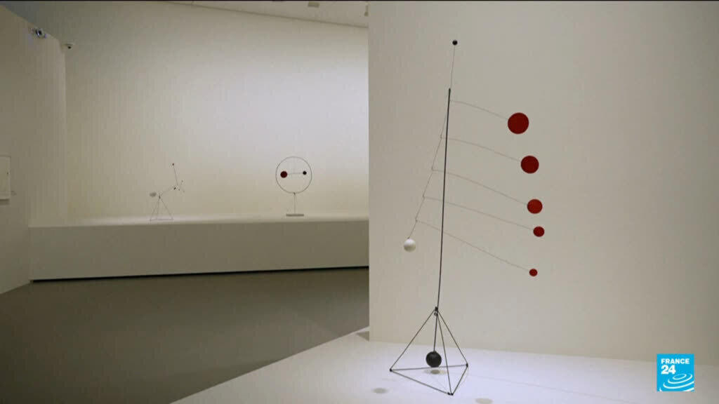 Video thumbnail for Artist Alexander Calder's mobiles come to life in a Paris exhibition