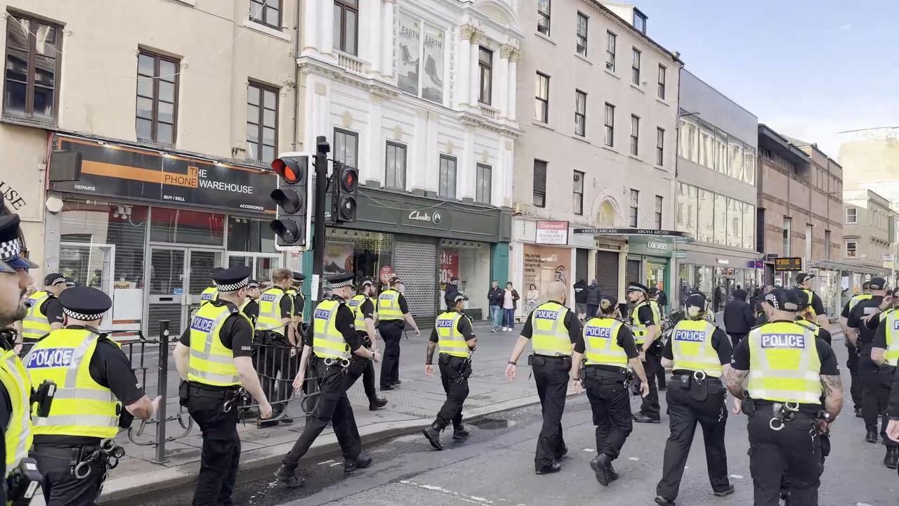 Video thumbnail for Scotland: Anti-Immigration Protest Disorder, Glasgow, UK.