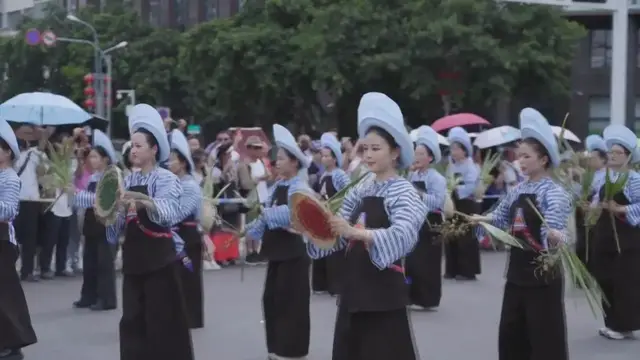 Video thumbnail for China: Guizhou ethnic group celebrates traditional Double Sixth Festival.