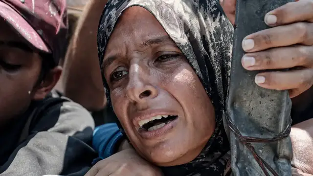 Video thumbnail for Gaza woman rebuilds her life after losing sight