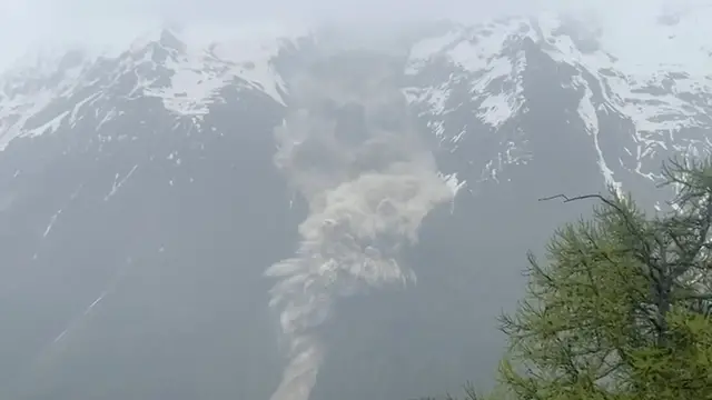 Video thumbnail for Glacier collapse buries Swiss village
