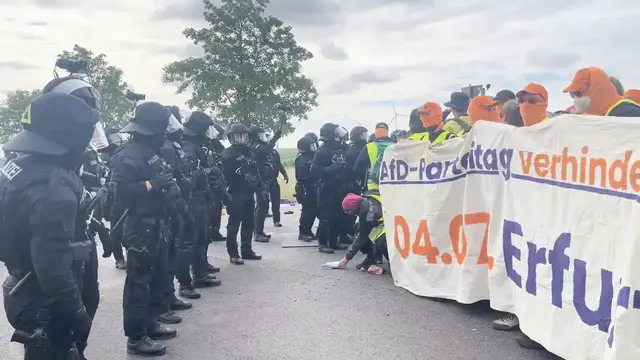 Video thumbnail for Germany: Protesters block roads to disrupt AfD congress in Germany.