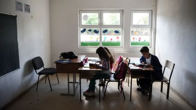 Video thumbnail for Bosnia’s schools remain divided 30 years after Dayton Accords