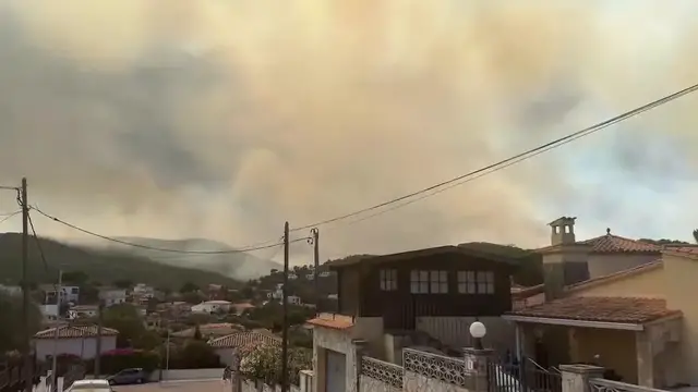 Video thumbnail for Spain: Wildfire Near La Bisbal d’Empordà Forces Thousands to Shelter in Place 2.
