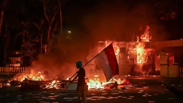'Video thumbnail for Anti-corruption rallies in Jakarta turn deadly as military steps in'
