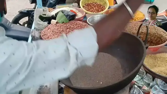 Video thumbnail for गरम गरम सुखा भेल - टावर चौक, पालकोट रोड बस स्टॉप, गुमला, झारखंड Hot Hot Sukha Bhel