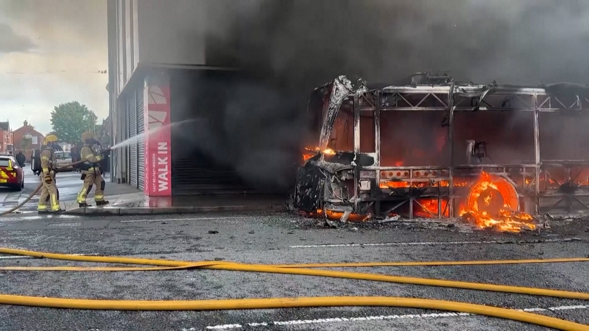 Video thumbnail for Belfast plunged into chaos as vehicles set ablaze following stabbing attack