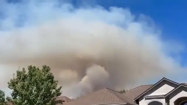 Video thumbnail for US: Fast-Moving Dove Fire Prompts Evacuations in Tuolumne County.
