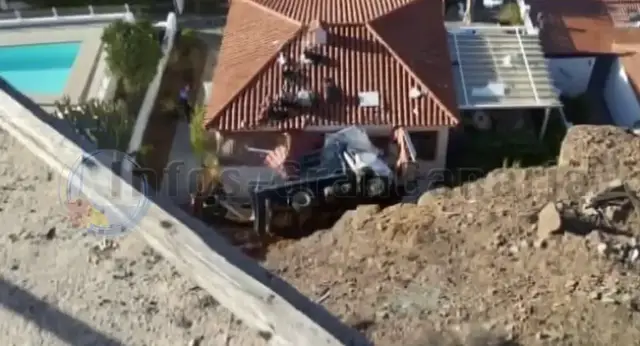 Video thumbnail for LKW stürzt auf 2 Häuser in Mogán