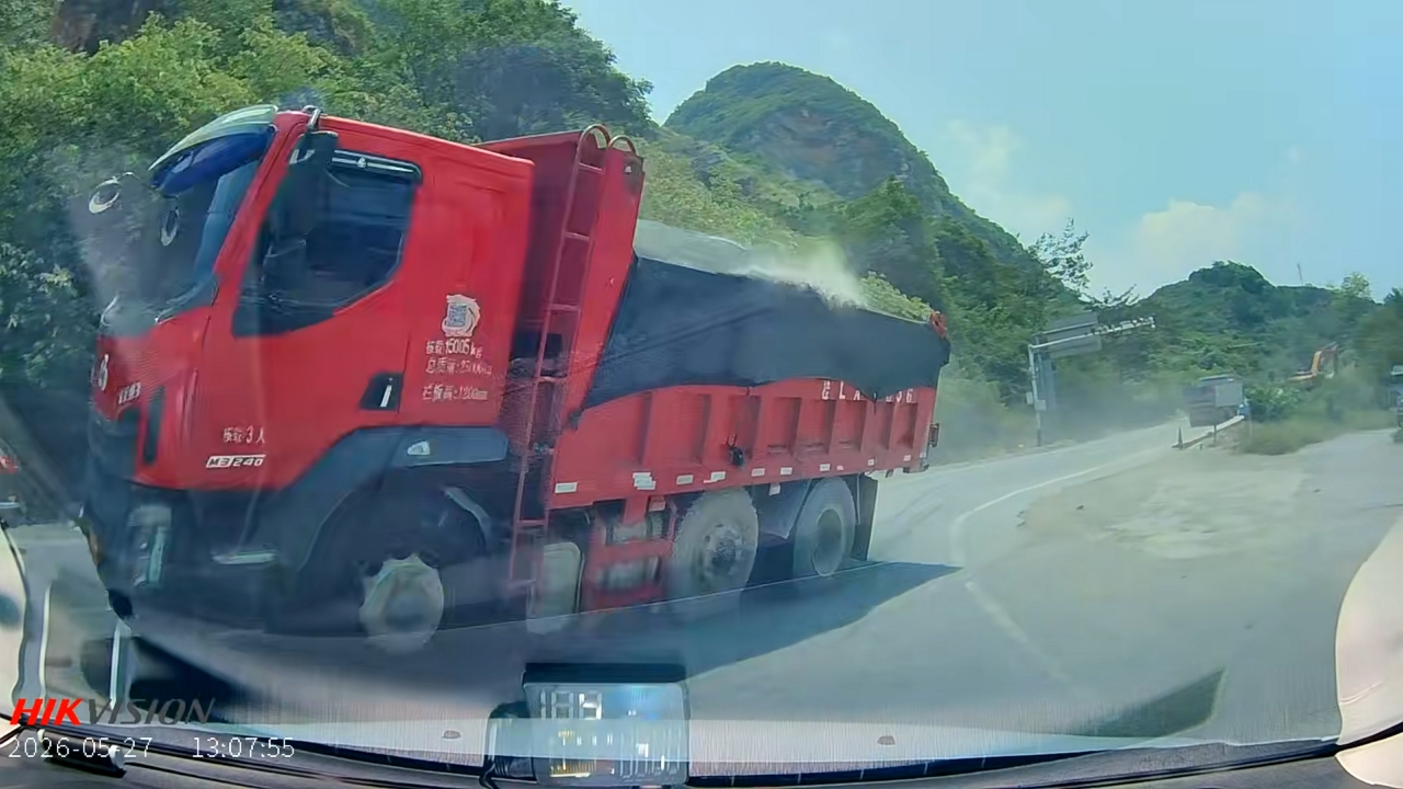 Video thumbnail for Truck Balances on Two Wheels to Dodge Crash in China