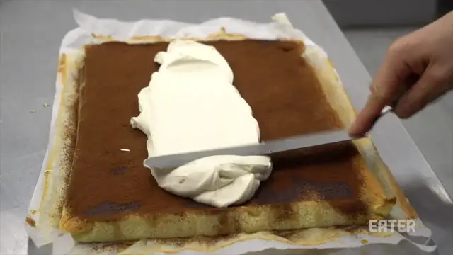 Video thumbnail for Making Roll Cakes at Toronto_s Neo Coffee Bar(720P_HD)