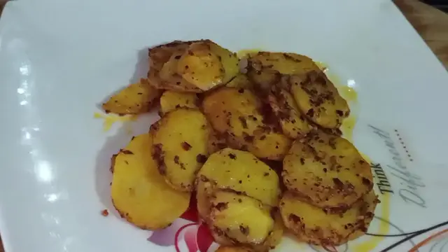 Video thumbnail for Spiced Covered Potato on Skillet or Famous Sindhi Tawa Potato Recipe