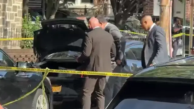 Video thumbnail for Off-duty NYPD detective stabbed during attempted robbery in Norwood