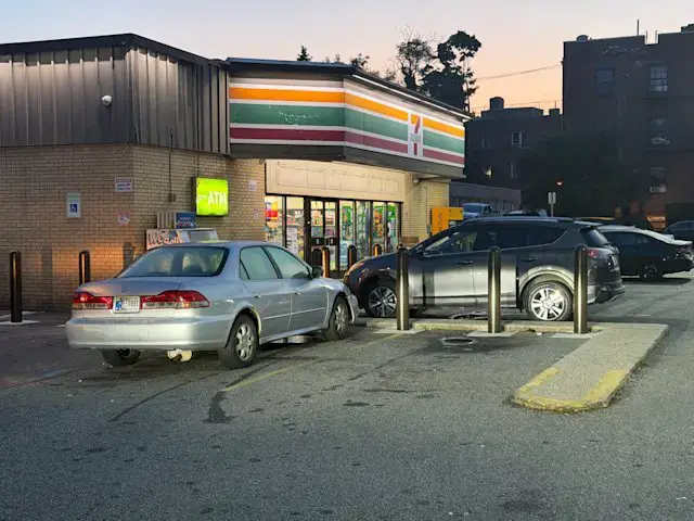 Video thumbnail for Teen stabbed to death outside business in Hempstead