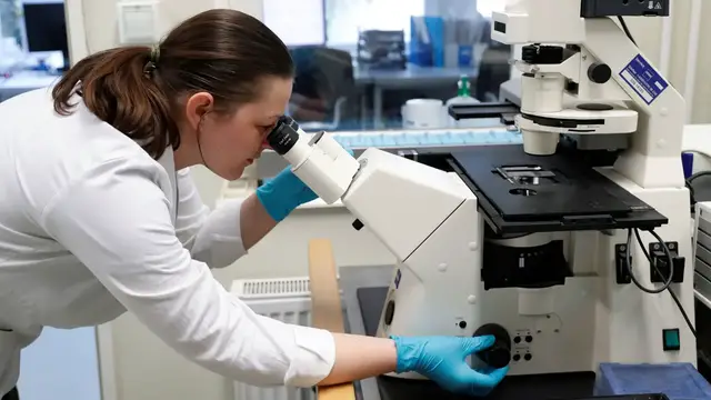 'Video thumbnail for US science funding cuts threaten global climate & health research, Dutch scientists steps in'