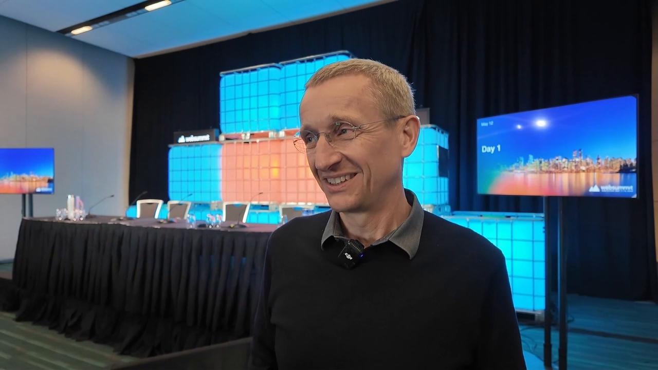 Video thumbnail for Canada: Tech leaders highlight China's innovation role in Vancouver.