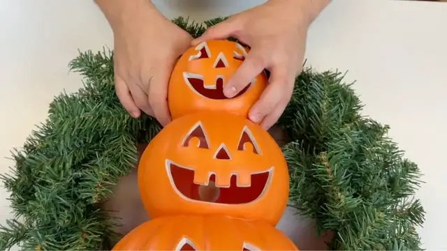 'Video thumbnail for The last minute Halloween idea everyone's copying this year!'