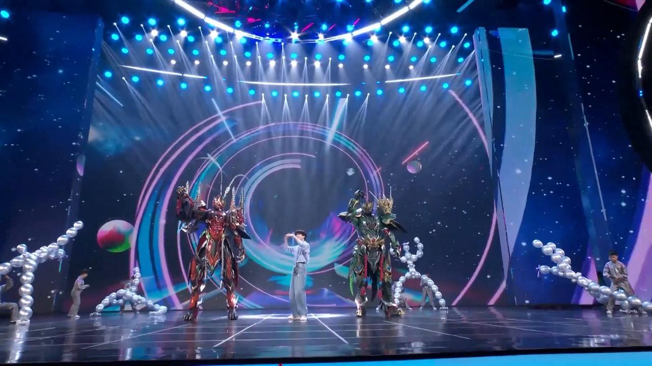 Video thumbnail for China: Tech-filled Children's Day Gala to wow young audiences with mechas, homemade rockets.