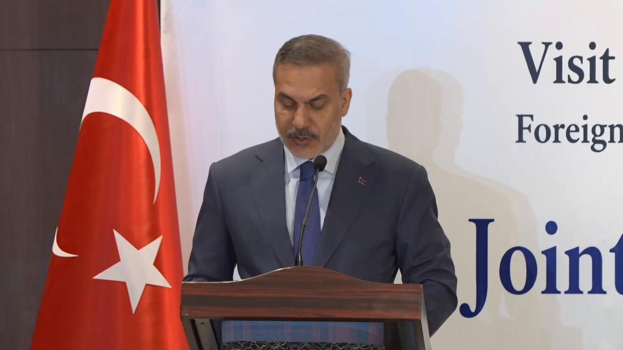 Video thumbnail for Bangladesh: Türkiye pushing for lasting solution for persecuted Rohingya, foreign minister says in Bangladesh.