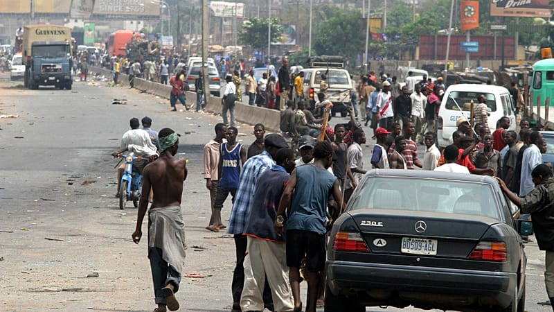 Video thumbnail for Teachers protest schoolchildren kidnappings in Nigeria
