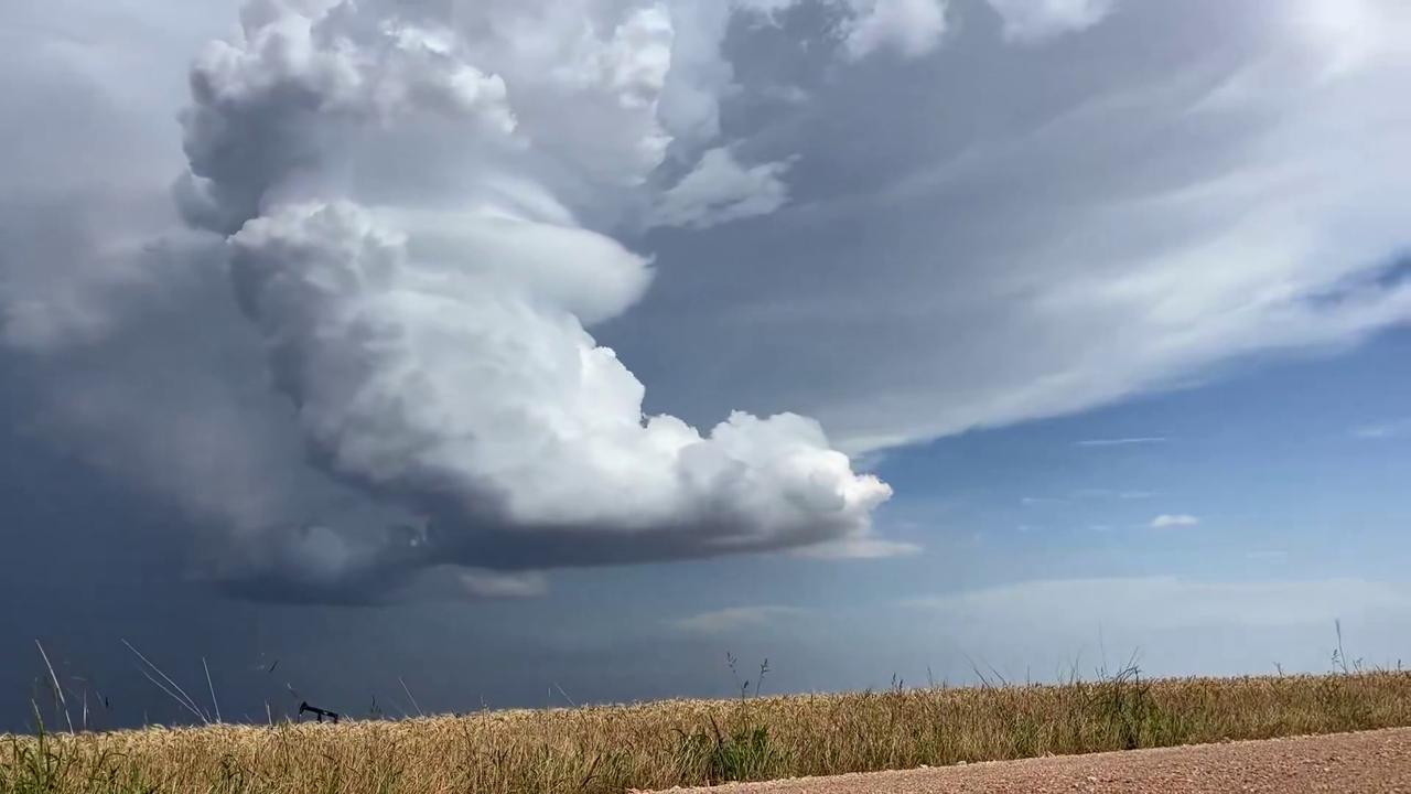 Video thumbnail for US: Ominous Storm Cloud Looms Over Kansas as Severe Thunderstorm Moves Through.