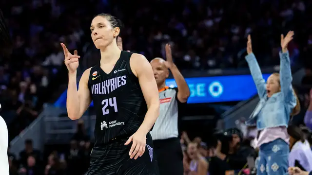 Video thumbnail for Cecilia Zandalasini Leads Italy to 2026 FIBA Women's World Cup