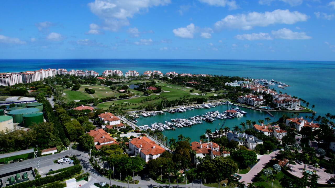 Video thumbnail for Why are the ultrawealthy taking out mortgages?