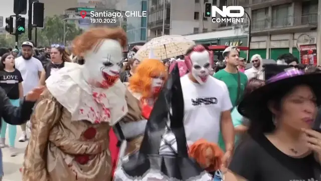 'Video thumbnail for Thousands join Santiago’s annual Zombiewalk in a celebration of horror and art'