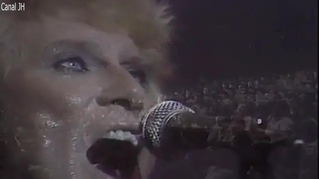 'Video thumbnail for Johnny Hallyday - Victime de l'amour - Palais des Sports 1982'