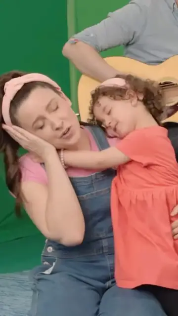 Video thumbnail for Children's YouTube star Ms Rachel meets girl from Gaza