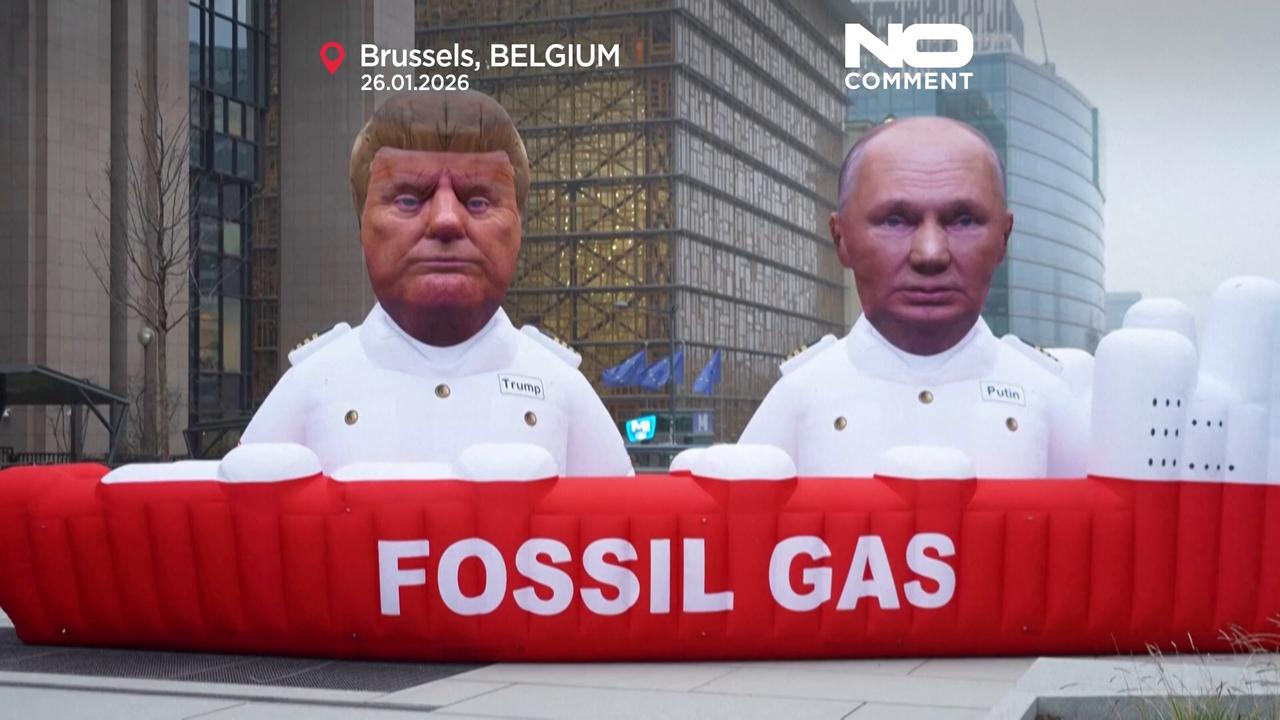Video thumbnail for Greenpeace unveils Trump and Putin effigies in Brussels, urges EU to end fossil fuel dependence