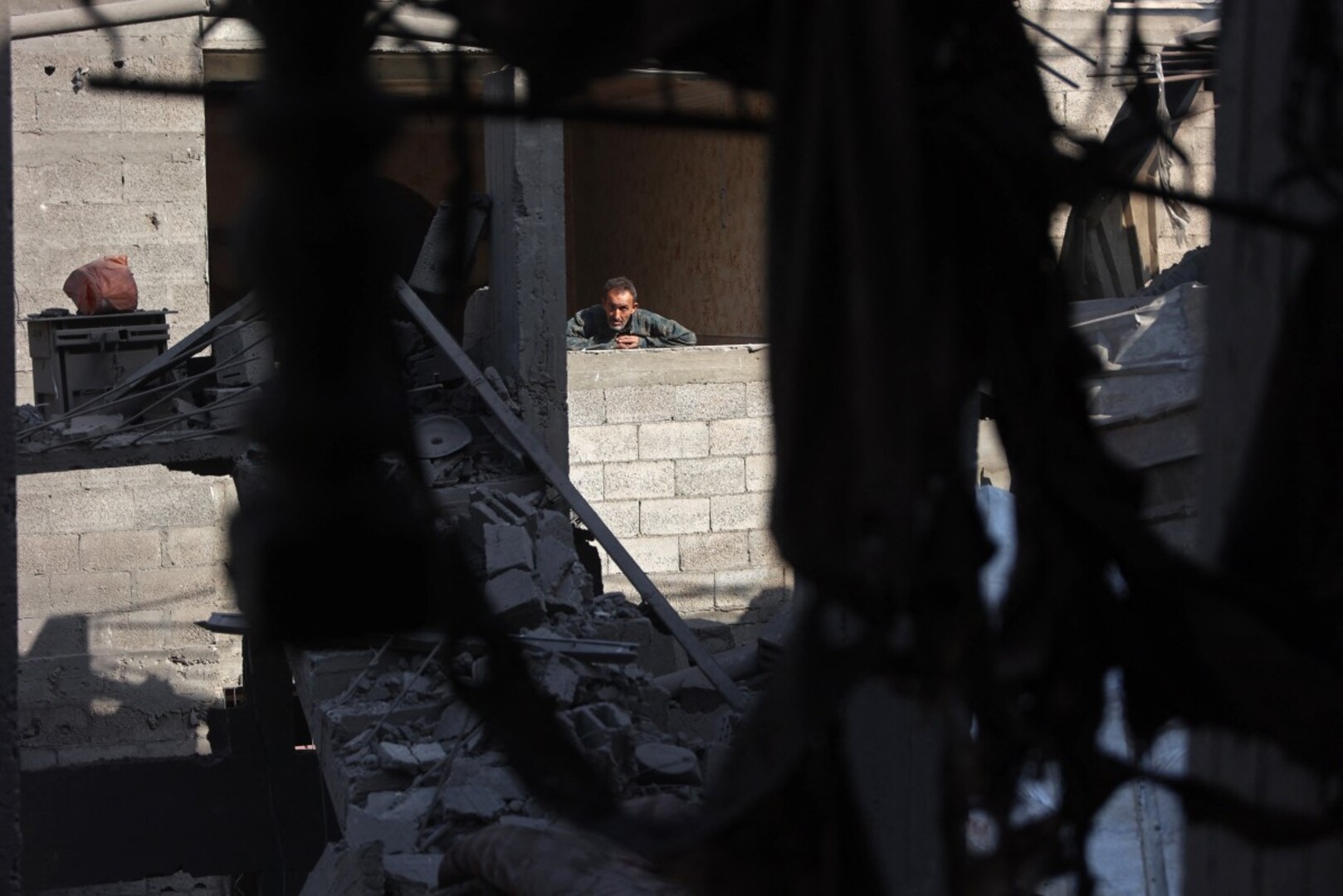 Video thumbnail for Israel attacks Gaza: strike on Gaza city leaves four injured