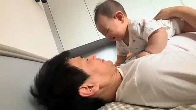 Video thumbnail for Dad and Baby Share a Sweet Playful Moment